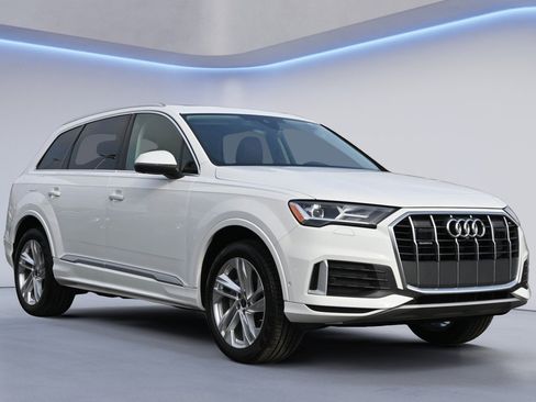 Used 2024 Audi Q7 2.0T Premium w/ Convenience Package image 1