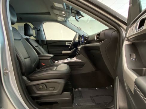 Used 2023 Ford Explorer XLT w/ Equipment Group 202A image 19