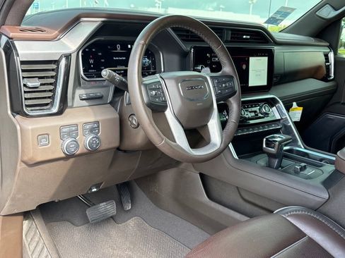 Used 2023 GMC Sierra 1500 Denali w/ Technology Package AWD/4WD image 11