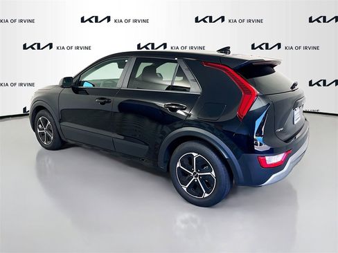 Certified 2025 Kia Niro LX image 5