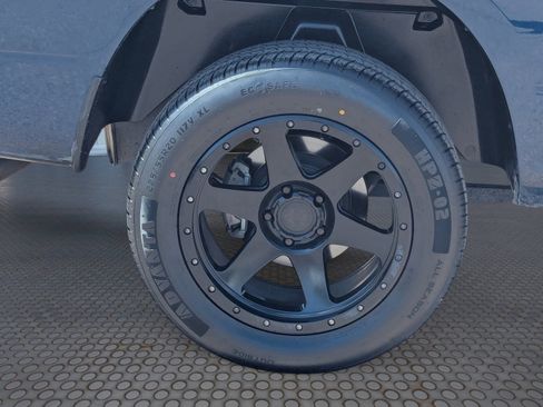 Used 2020 RAM 1500 Classic SLT w/ Luxury Group image 10