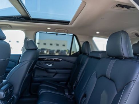 New 2025 Honda Pilot Touring image 16