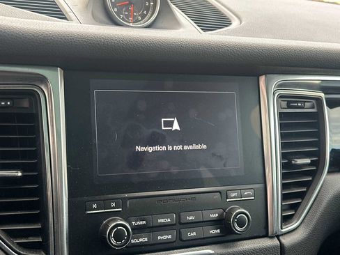 Used 2018 Porsche Macan S image 20