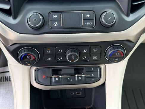 Used 2021 GMC Acadia Denali w/ Denali Technology Package FWD image 33