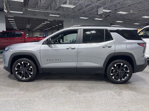 Used 2025 Chevrolet Equinox RS w/ Safety and Technology Package image 4