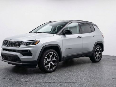 Used 2025 Jeep Compass Limited AWD/4WD image 3