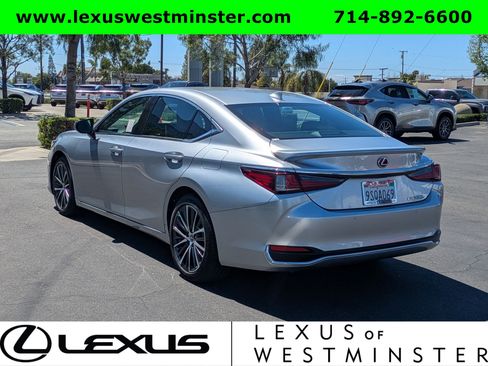 Used 2025 Lexus ES 300h w/ Premium Package image 11