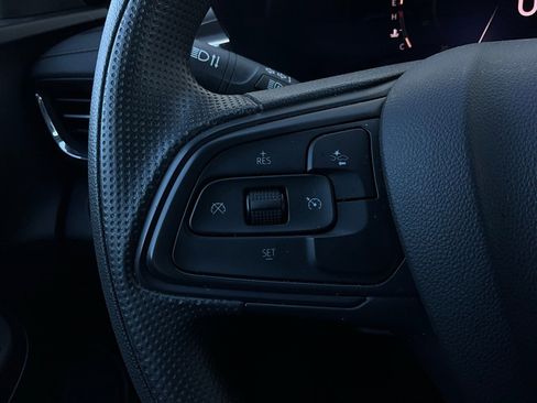 Used 2025 Buick Envista Preferred image 32