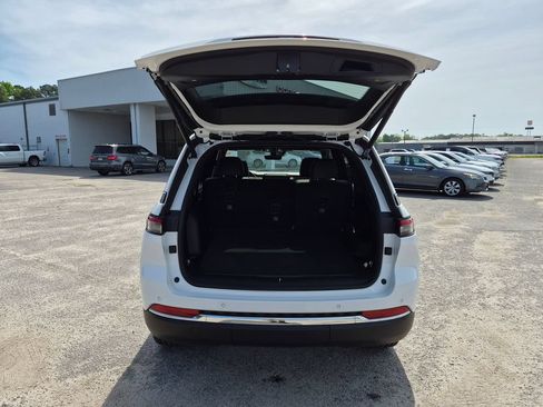 Used 2025 Jeep Grand Cherokee Limited AWD/4WD image 28