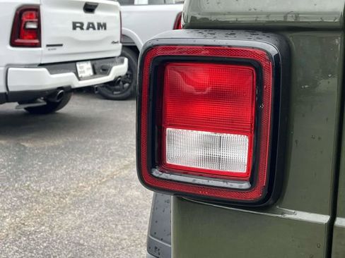 Used 2022 Jeep Wrangler Unlimited Sport image 10