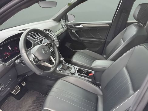 Used 2024 Volkswagen Tiguan SE R-Line AWD/4WD image 9