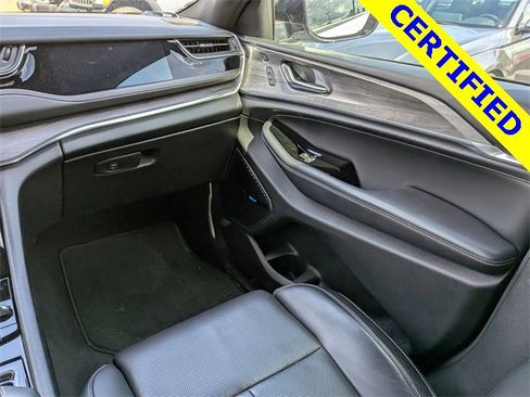 Used 2022 Jeep Grand Cherokee Overland w/ Luxury Tech Group IV image 15