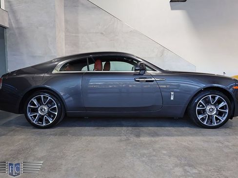 Used 2019 Rolls-Royce Wraith RWD image 3