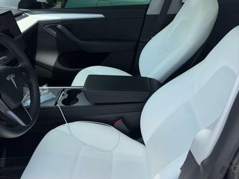 Used 2024 Tesla Model Y Performance AWD/4WD image 35
