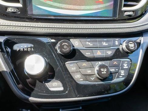 New 2027 Chrysler Pacifica Select FWD image 23
