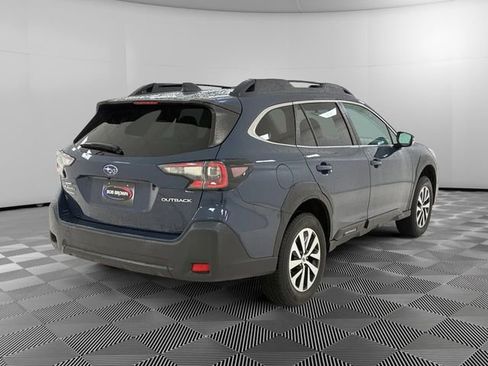 Used 2023 Subaru Outback Premium image 3