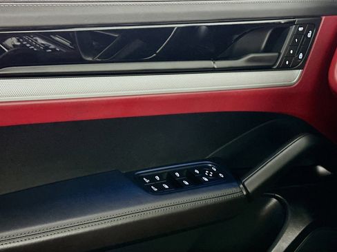 Used 2024 Porsche Cayenne Coupe image 15