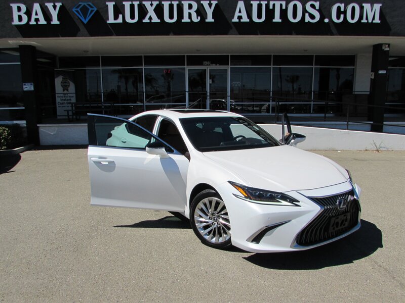Used 2021 Lexus ES 300h w/ Accessory Package FWD image 38