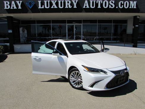 Used 2021 Lexus ES 300h w/ Accessory Package FWD image 38