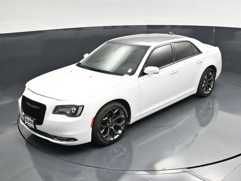 Used 2015 Chrysler 300 S w/ 300S Premium Group RWD image 41