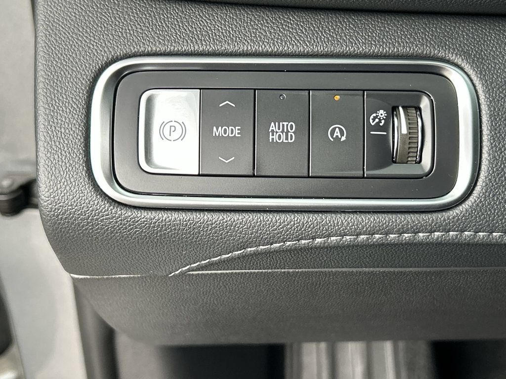 Used 2025 Buick Enclave Preferred w/ Power Package FWD image 18