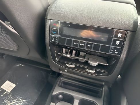 New 2025 Jeep Grand Cherokee L Limited w/ Luxury Tech Group II image 8