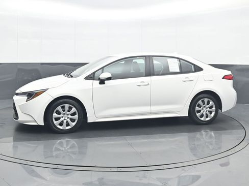 Used 2024 Toyota Corolla LE FWD image 2