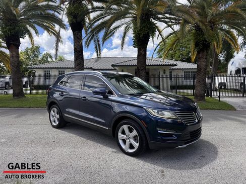 Used 2017 Lincoln MKC Premiere image 3