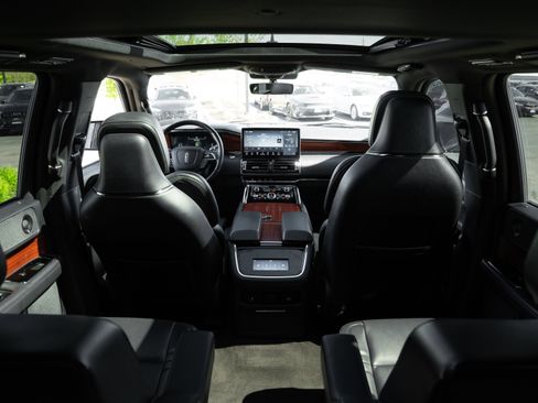 Used 2024 Lincoln Navigator Reserve w/ Monochromatic Package AWD/4WD image 26