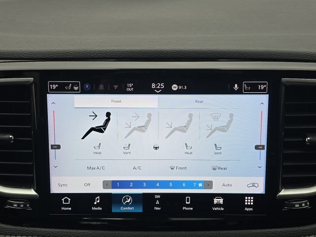 Used 2024 Chrysler Pacifica Limited FWD image 36