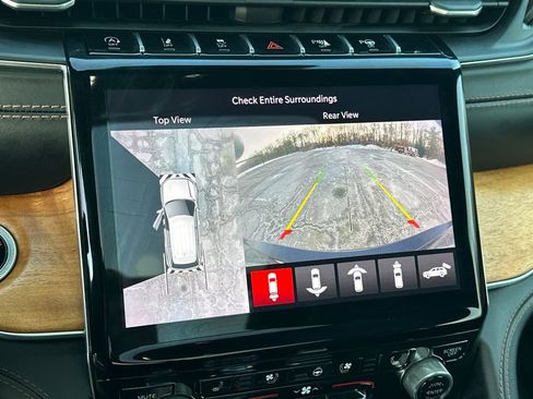 Used 2021 Jeep Grand Cherokee L Summit image 32