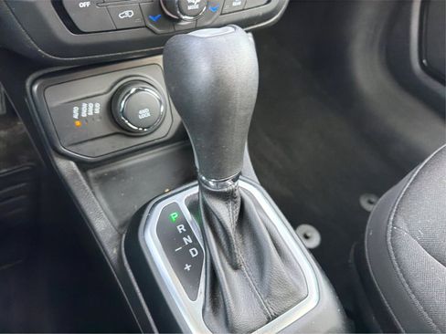 Used 2018 Jeep Renegade Altitude image 36