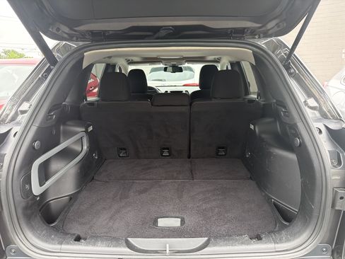 Used 2015 Jeep Cherokee Latitude w/ Comfort/Convenience Group AWD/4WD image 9