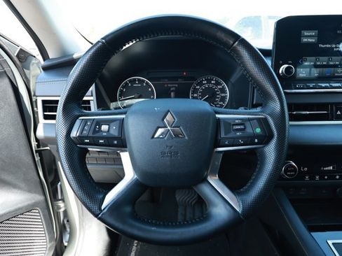Used 2024 Mitsubishi Outlander SE FWD image 11
