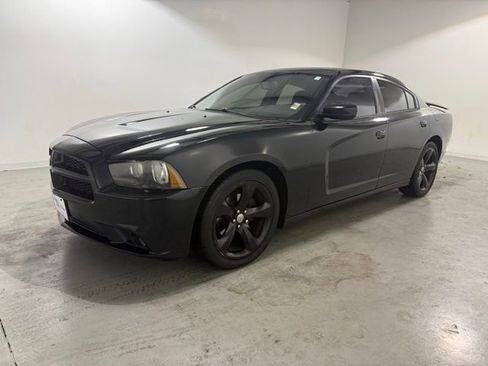 Used 2012 Dodge Charger SXT w/ Blacktop Pkg image 3