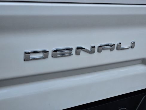 Used 2022 GMC Sierra 2500 Denali w/ Denali Ultimate Package AWD/4WD image 16