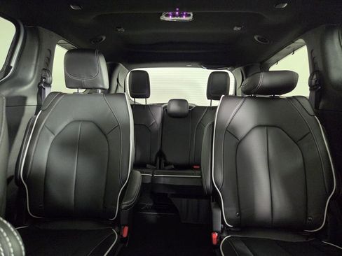 New 2026 Chrysler Pacifica Limited w/ Uconnect Theater Family Group FWD image 21