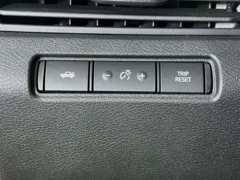 Used 2024 Nissan Altima 2.5 SV FWD image 16