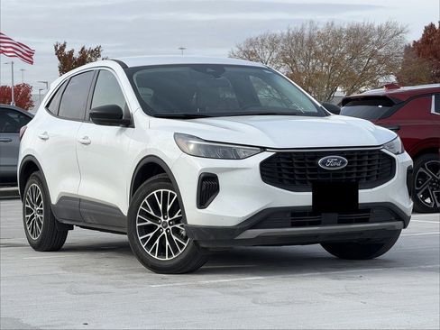 Used 2023 Ford Escape Active image 2