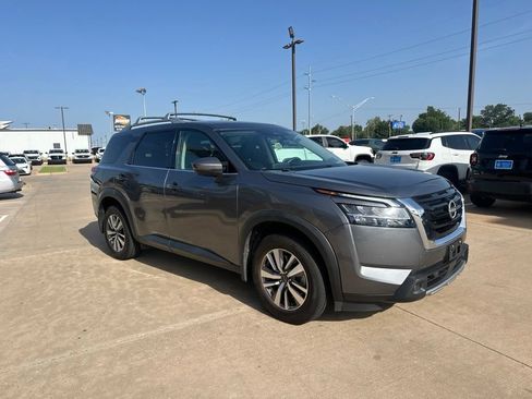 Used 2024 Nissan Pathfinder SL AWD/4WD image 3