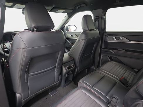 Used 2026 Ford Explorer ST-Line w/ ST-Line Street Pack AWD/4WD image 12