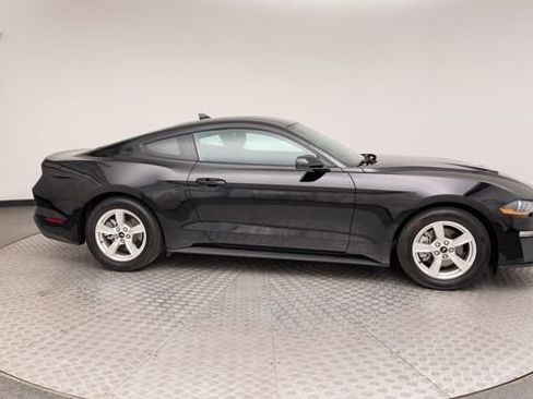 Used 2022 Ford Mustang Coupe RWD image 9