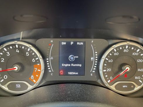 Used 2020 Jeep Renegade Altitude FWD image 16