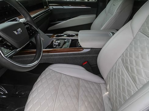 Used 2025 Cadillac Escalade ESV Sport Platinum AWD/4WD image 18