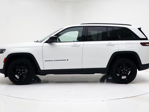 Used 2023 Jeep Grand Cherokee Altitude image 5