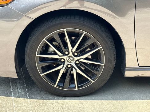 Used 2024 Toyota Camry SE FWD image 11
