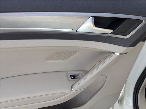 Used 2016 Volkswagen Golf SE w/ Lighting Package FWD image 20