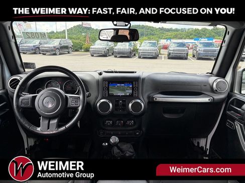 Used 2017 Jeep Wrangler Unlimited Sahara AWD/4WD image 16