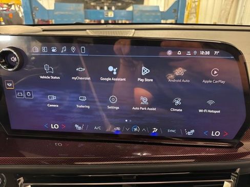 New 2026 Chevrolet Traverse Z71 w/ Enhanced Driving Package AWD/4WD image 26