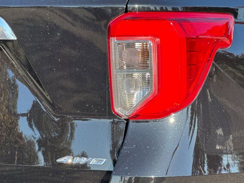 Used 2021 Ford Explorer XLT w/ Equipment Group 202A image 25